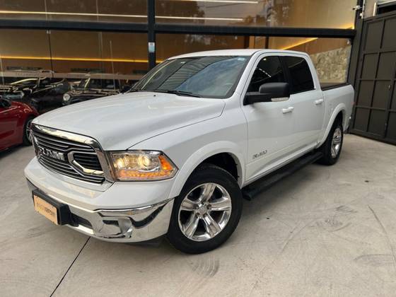 RAM CLASSIC 5.7 V8 GASOLINA LARAMIE CD 4X4 AUTOMÁTICO